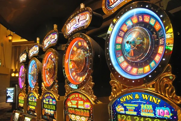 Caishen Wins bonus round and free spins feature